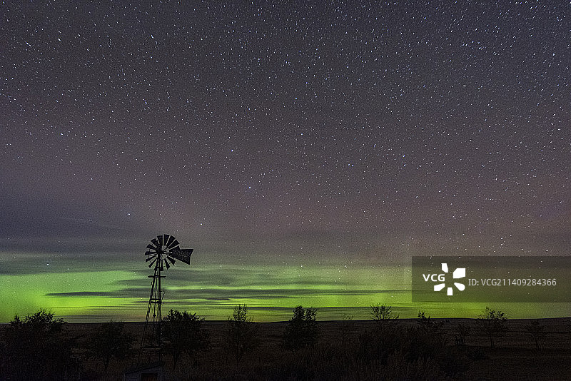 华盛顿州沃特维尔夜空下的壮丽星空图片素材