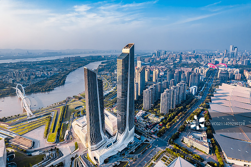 中国江苏南京南京青奥中心和南京眼大桥城市天际线航拍图片素材