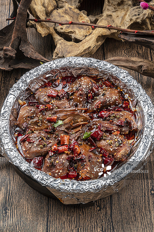 锡纸香辣鸭头图片素材