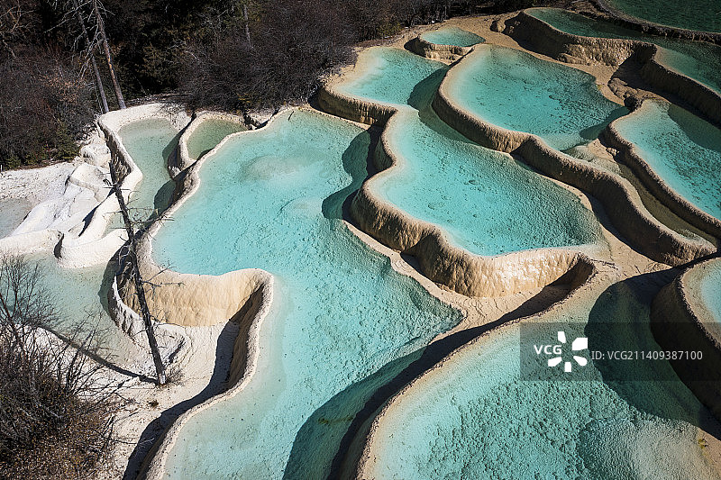 航拍阿坝神仙池钙华水池图片素材