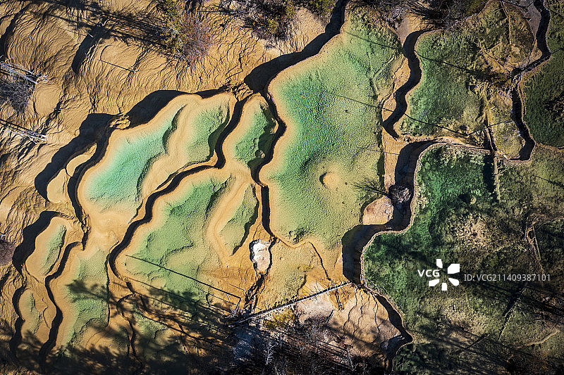 航拍阿坝神仙池钙华水池图片素材