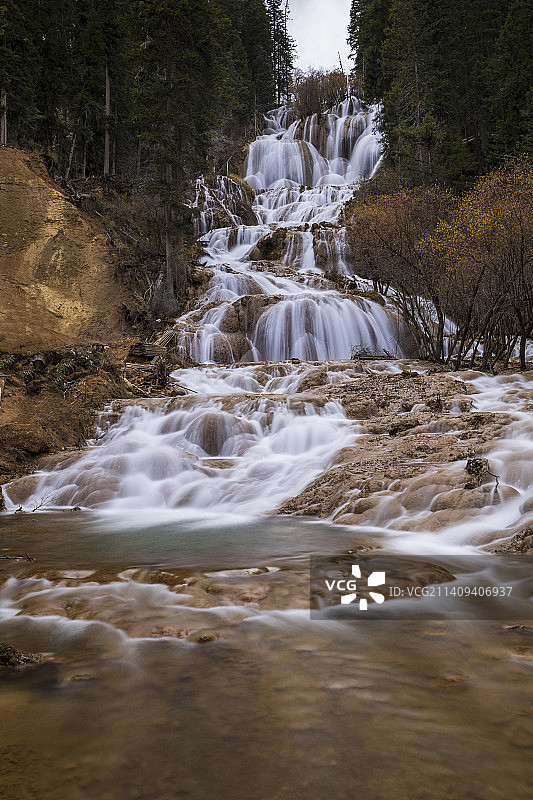 秋天的四川阿坝牟尼沟扎嘎瀑布图片素材