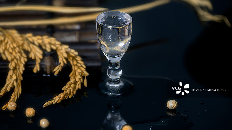 忧郁的星期天-兄弟走一个图片素材