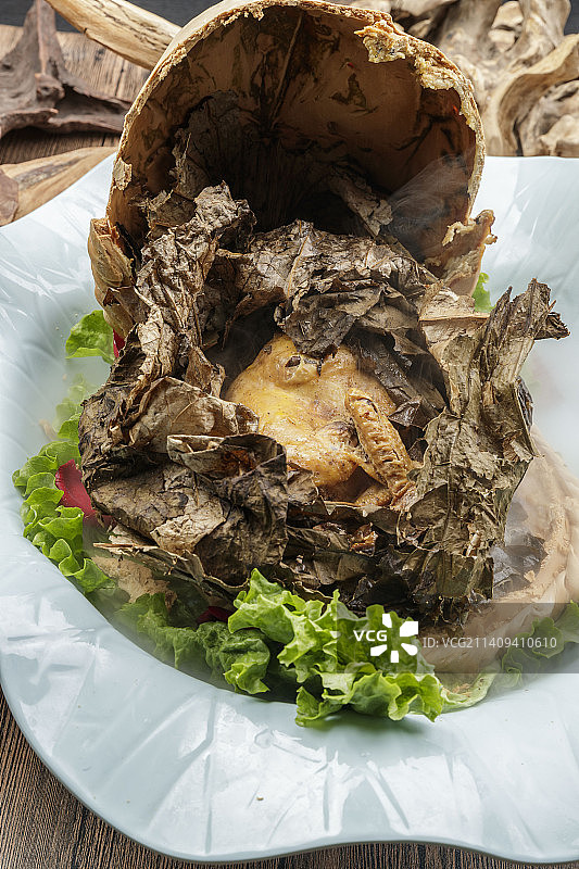 传统荷叶叫花鸡图片素材