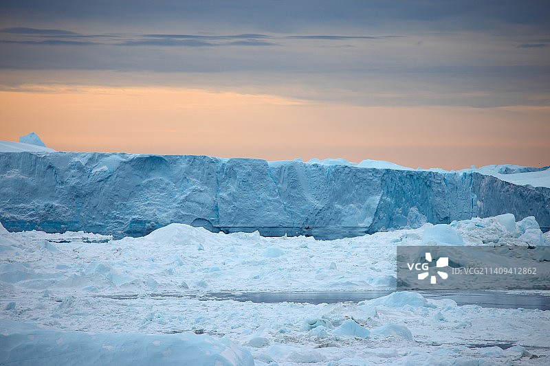 北极圈格陵兰的冰山和寒带风光图片素材