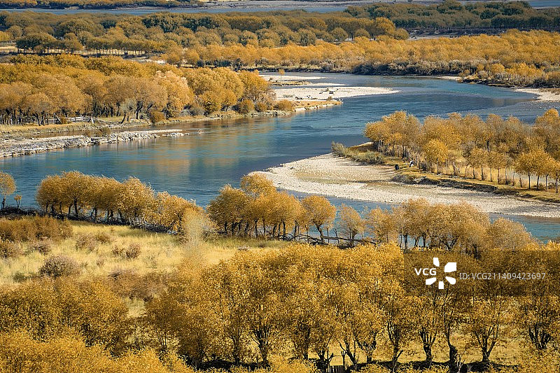 西藏林芝尼洋河谷秋色图片素材