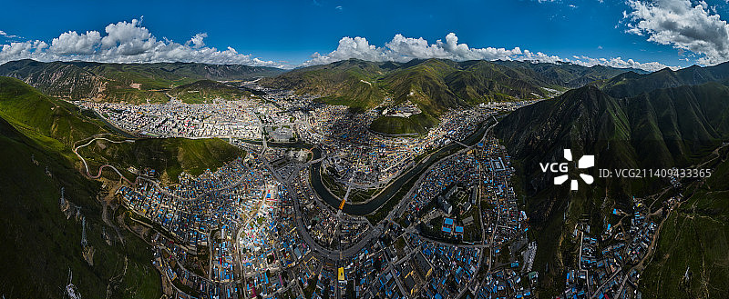 空中鸟瞰全景玉树市图片素材