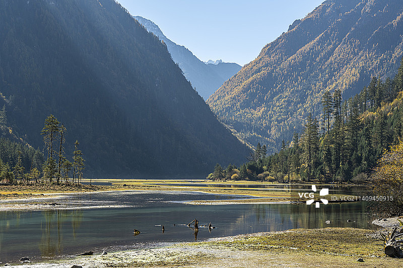 中国四川川西高原莲花湖秋天自然风光图片素材