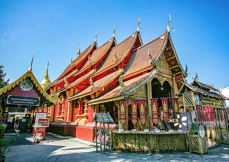 泰国清迈古城金碧辉煌佛庙建筑群宏伟精致暹罗风格神秘典雅别致元素兰纳时代琉璃瓦佛教精美雕刻神明祈愿灵验图片素材