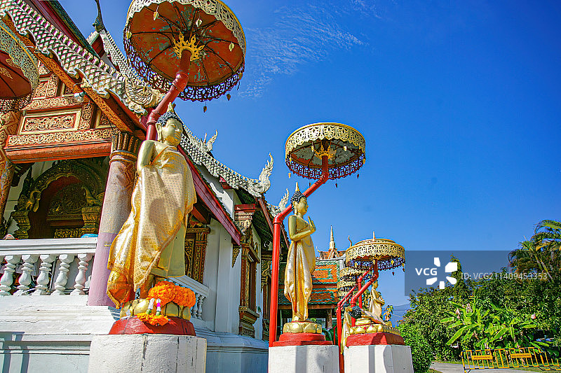 泰国清迈古城金碧辉煌佛庙建筑群宏伟精致暹罗风格神秘典雅别致元素兰纳时代琉璃瓦佛教精美雕刻神明祈愿灵验图片素材