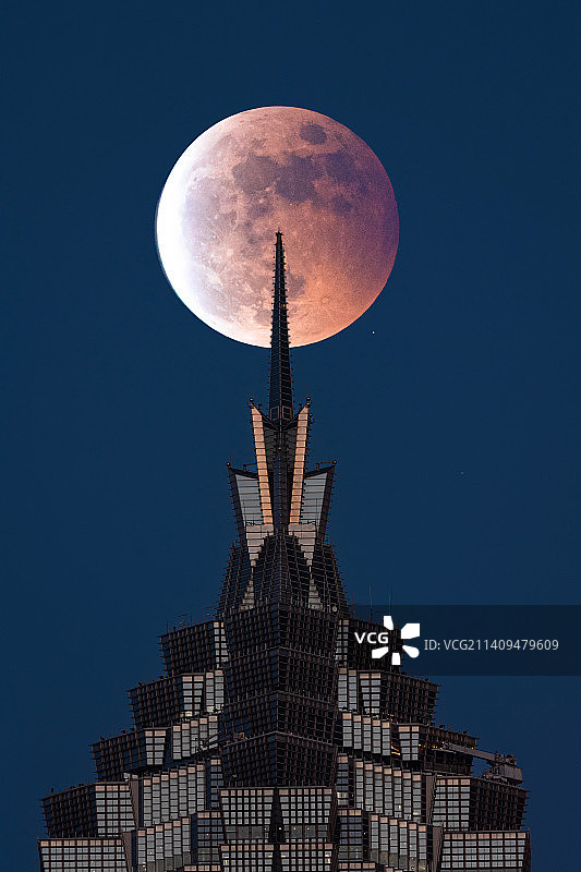 上海金融中心月全食图片素材