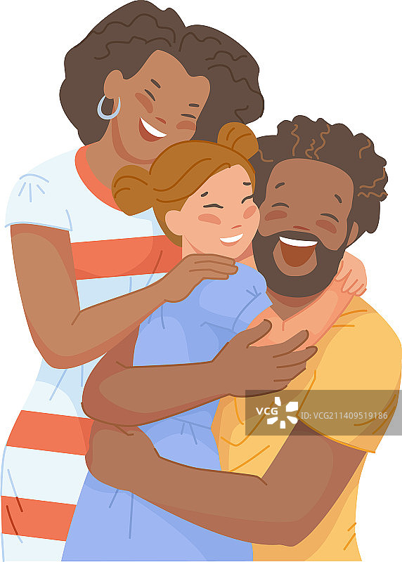 黑人父母拥抱白人女孩的家庭图片素材