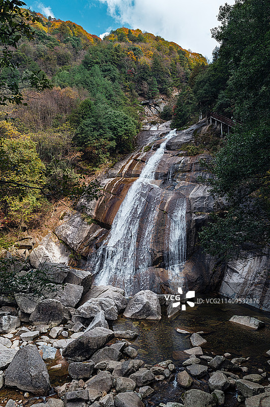 中国四川巴中南江县十八月潭景区婚纱瀑布图片素材