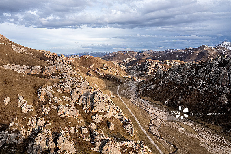 中国西北青海天峻县神湖之源 航拍视角图片素材