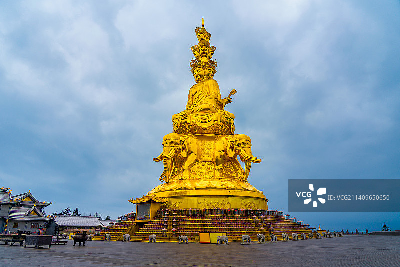 四川峨眉山金顶寺庙建筑风光图片素材