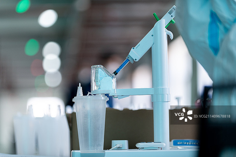 吸入式雾化 新冠疫苗 接种过程图片素材