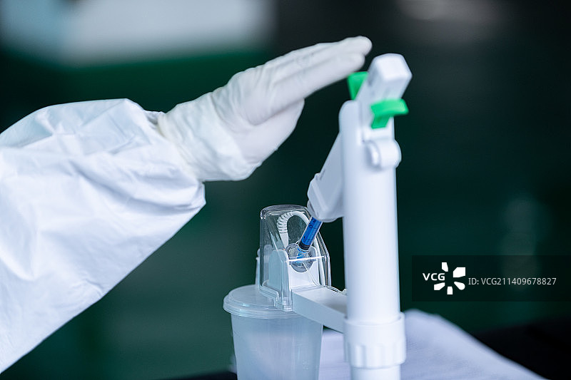 吸入式雾化 新冠疫苗 接种过程图片素材