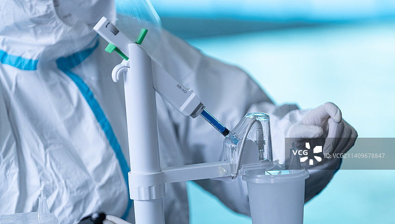 吸入式雾化 新冠疫苗 接种过程图片素材