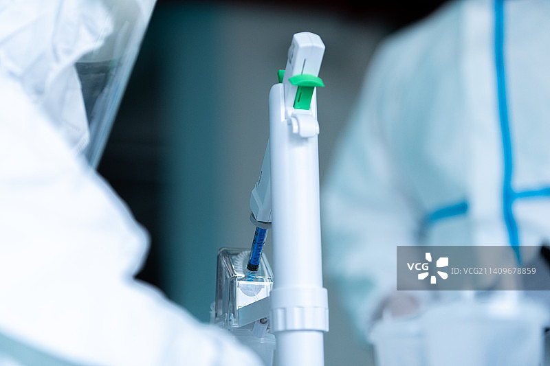 吸入式雾化 新冠疫苗 接种过程图片素材