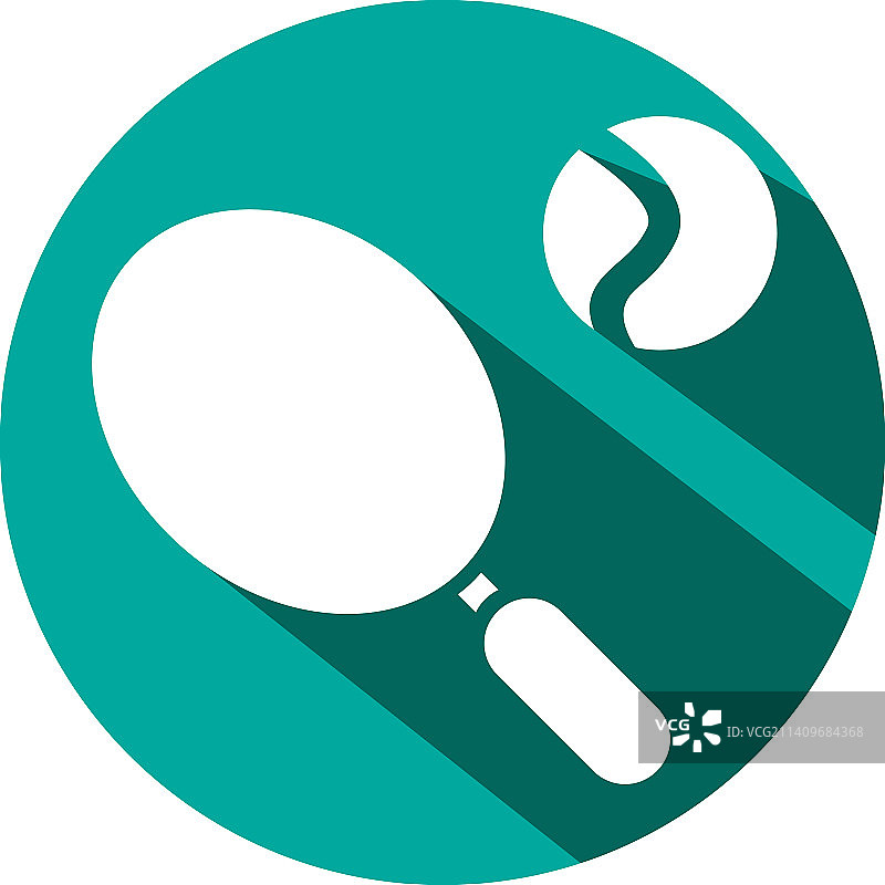 白色背景上的网球拍和网球图片素材