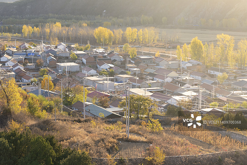 宁静的村庄图片素材