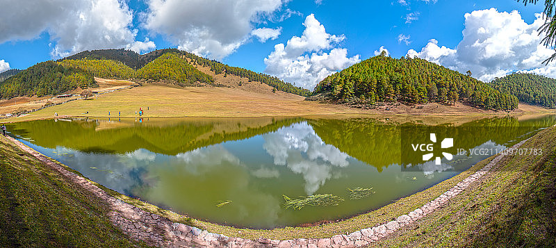 云南兰坪富和雾湖暧冬风光图片素材