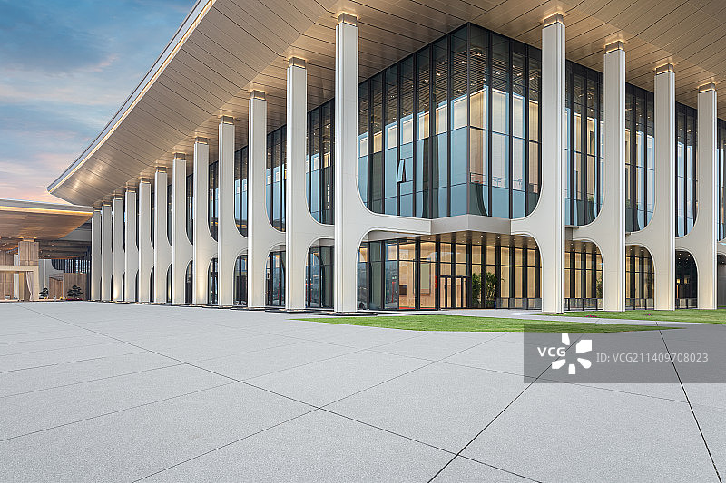 会议中心建筑广场夜景图片素材