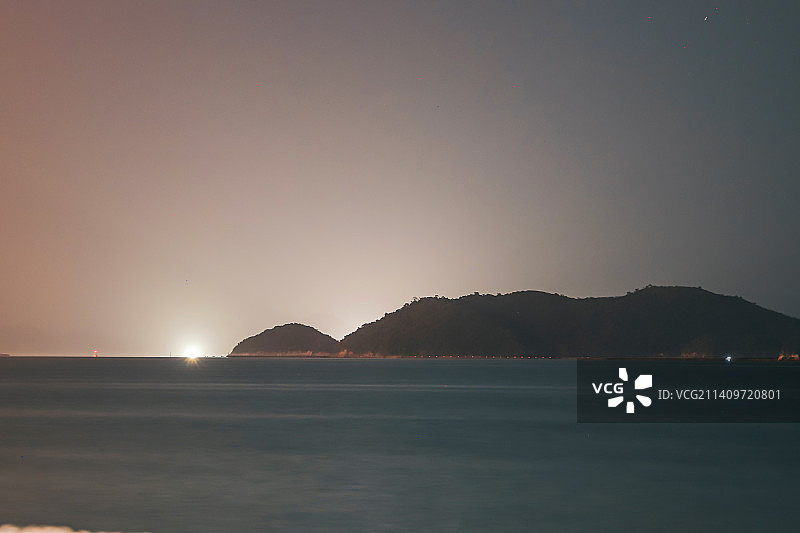 夜晚盐田海边图片素材
