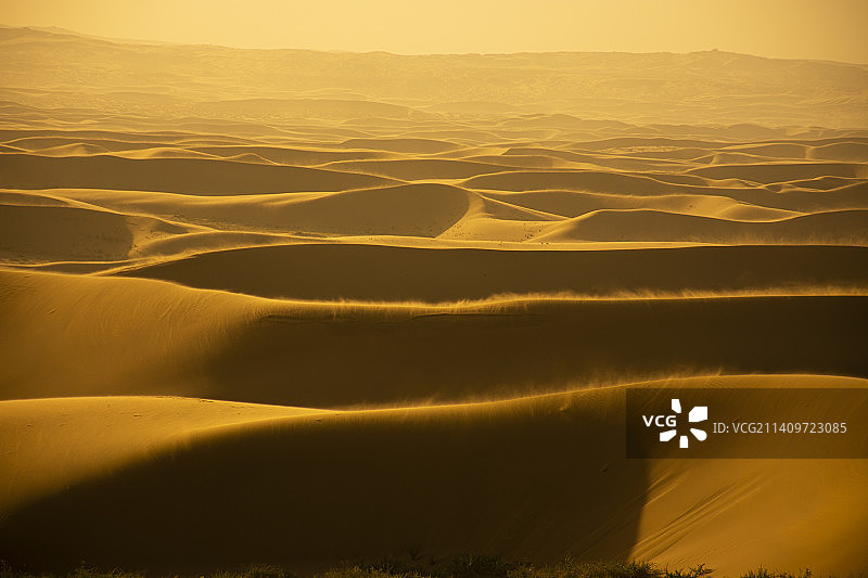 夕阳下的沙漠图片素材