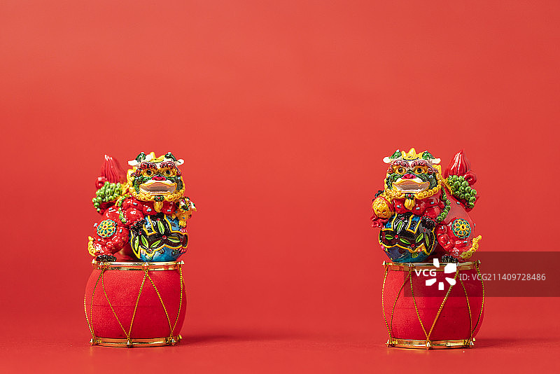 舞狮子创意新春红色背景图图片素材