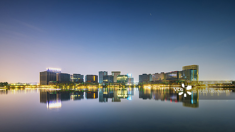 亚洲中国河南省郑州市北龙湖金融岛城市建筑风光图片素材