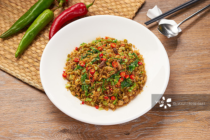 酸豆角辣椒炒饭图片素材