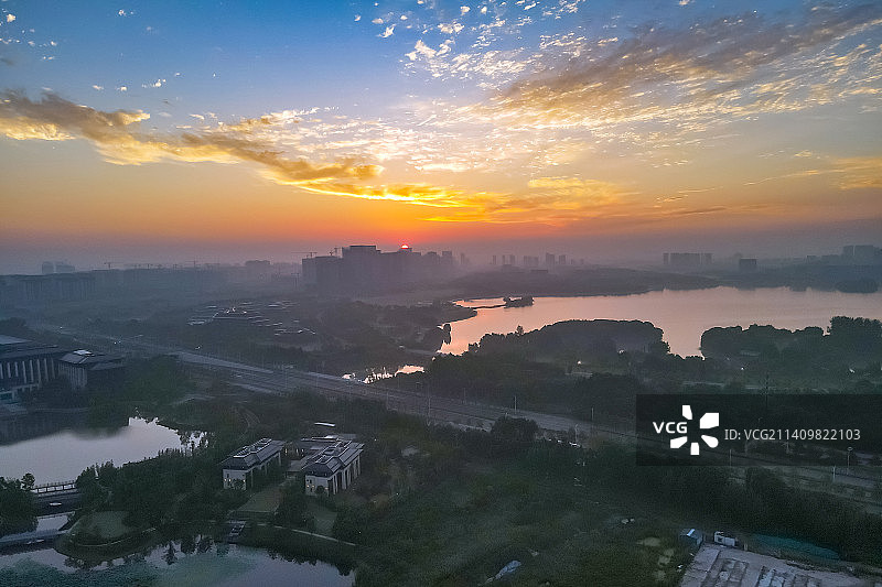 航拍徐州大龙湖的早晨图片素材