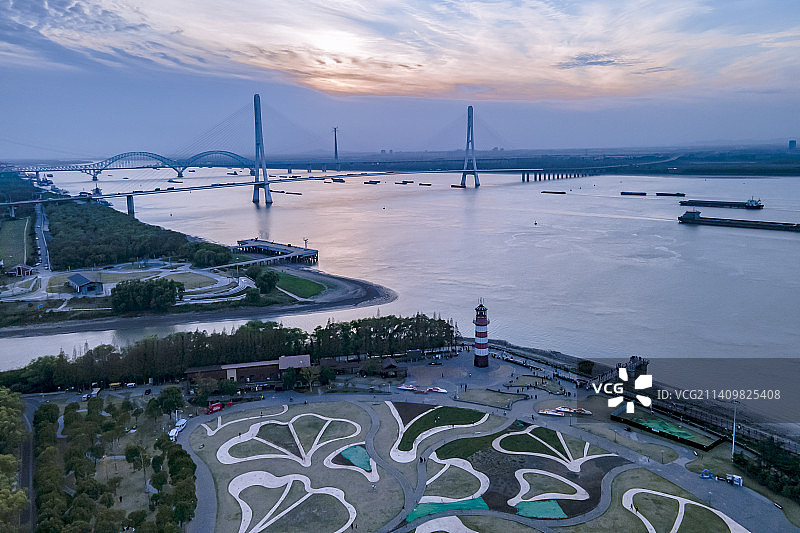 航拍南京长江三桥湿地公园江豚广场图片素材