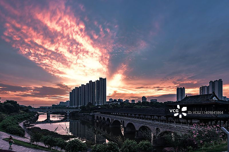 重庆市荣昌区风雨廊桥之晨曦图片素材