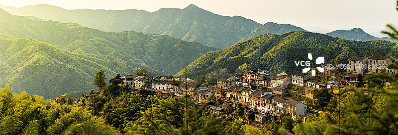 落日余晖中的木梨硔图片素材