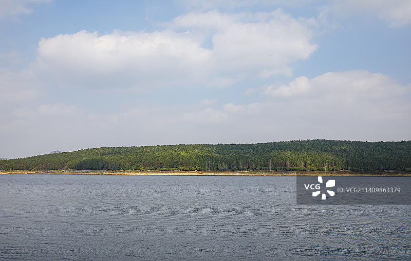 中国贵州贵阳市清镇市红枫湖景区桃花岛露营基地、枫湖宿野露营地图片素材