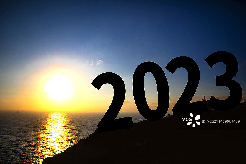 迎向光明的新年图片素材