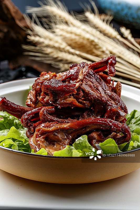 美味酱烧鸭叉骨图片素材