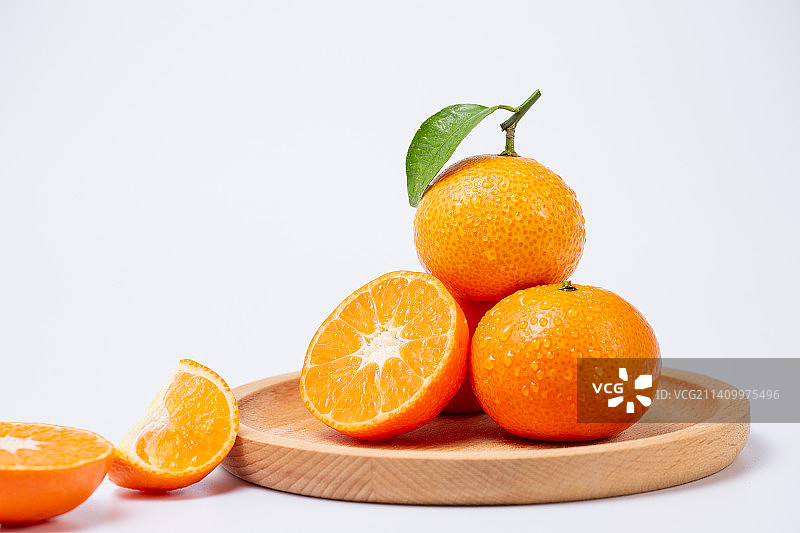 白色背景的橘子图片素材