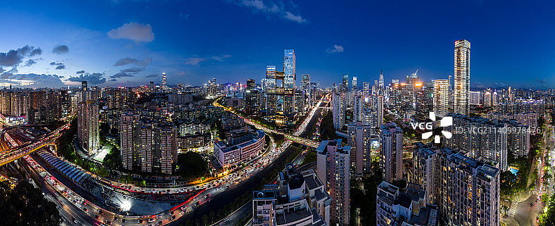 深圳南山腾讯滨海大厦蓝调夜景车流图片素材