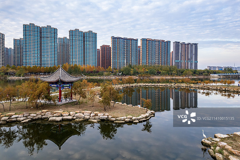 亚洲中国山西运城禹都公园秋景图片素材