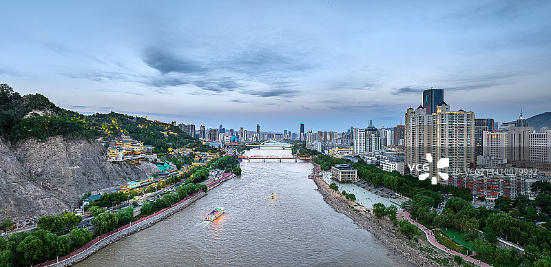 甘肃兰州黄河中山桥城市夜景航拍图片素材
