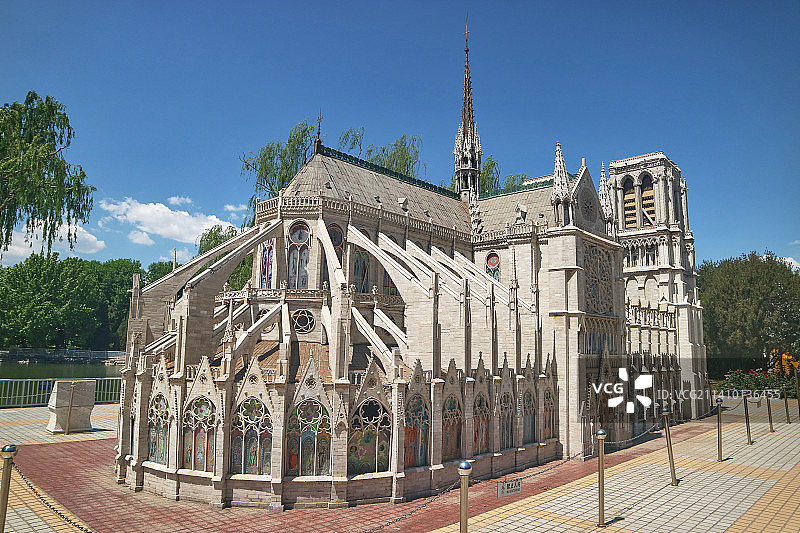 仿建的巴黎圣母院图片素材