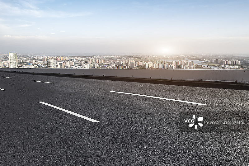 道路地面和金融区建筑图片素材