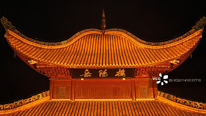 秋天雨夜的岳阳楼航拍图片素材