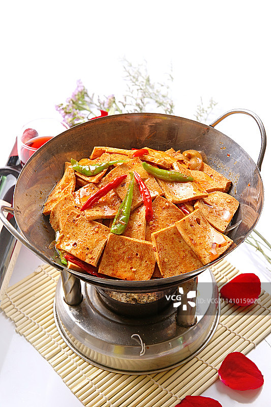 锅仔香辣千页豆腐图片素材