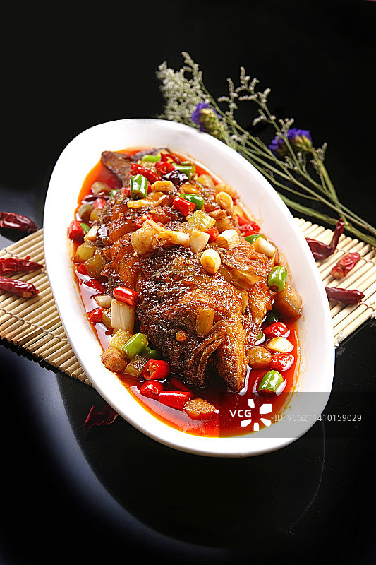 浇汁干烧鱼图片素材