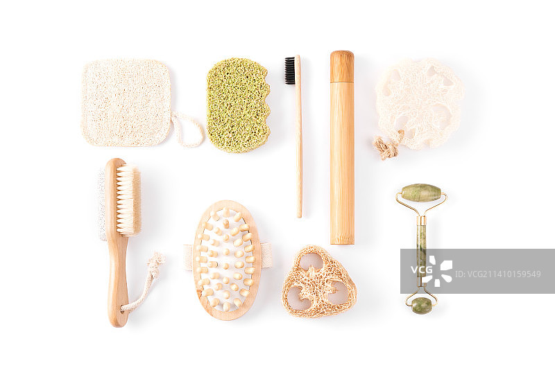 白色背景上的零浪费化妆品，环保浴室套装图片素材