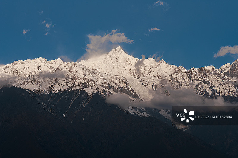 云南梅里雪山卡瓦博格峰图片素材